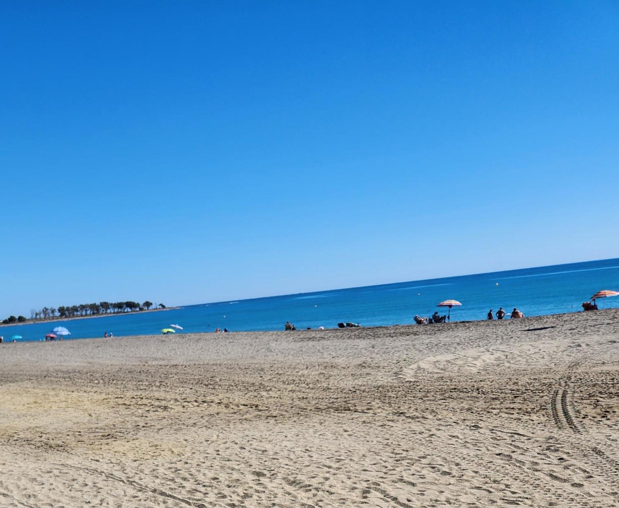 Bajo Estupendo Con Patio Y Piscina Privada A 300 Metros De La Playa! Apartment